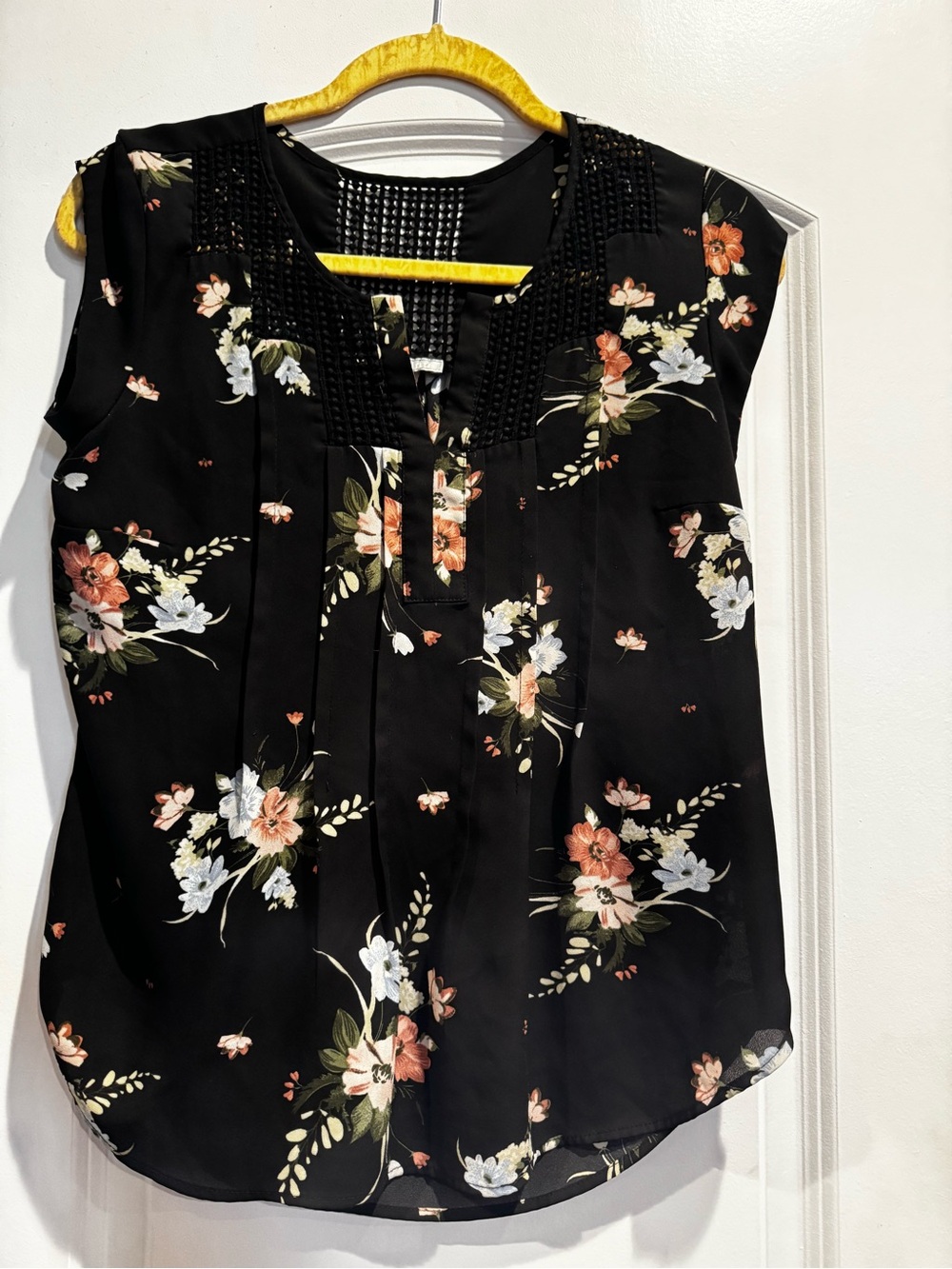 Daniel Rainn Petite Small Floral Black Crochet Detail Blouse